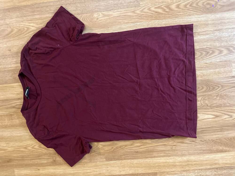 Express Men's Maroon Short Sleeve Crew Neck T-Shirt with Embroidered X Detail